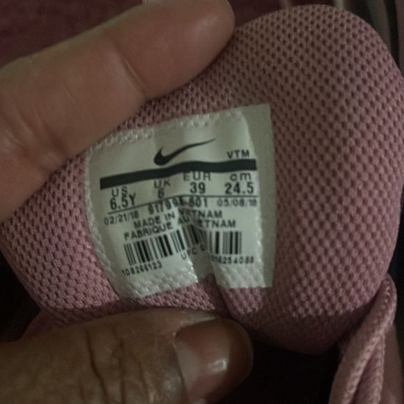 Nike. No box. - Picture 3 of 5